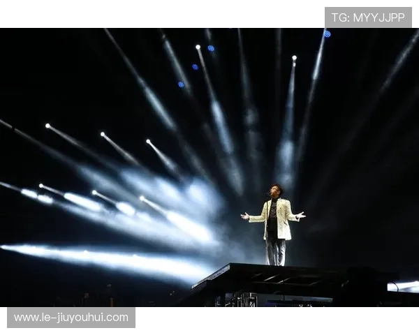 谭咏麟携手大连足球再掀激情风暴共筑绿茵梦想新篇章 谭咏麟携手大连足球再掀激情风暴共筑绿茵梦想新篇章